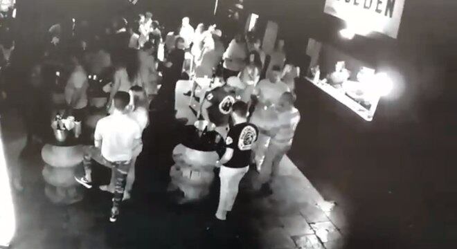 Imagens de câmera de segurança mostram PM e namorada sendo agredidos