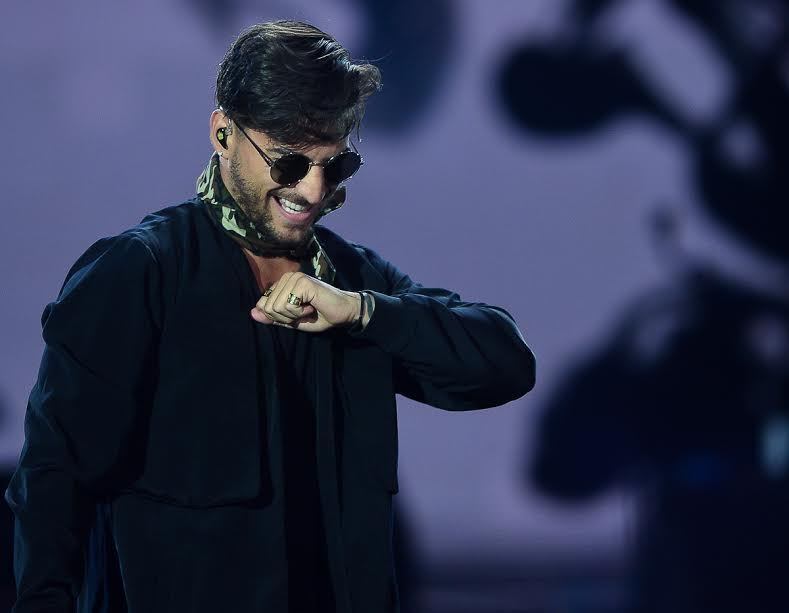 A tarde e noite de domingo (2) esteve repleta de shows e celebridades no Villa Mix Festival, que aconteceu em Goiânia. Um dos destaques do evento foi o colombiano Maluma