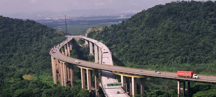 Os que trafegam ao litoral pela Anchieta/Imigrantes devem utilizar o rodoanel Mário Covas, evitando a marginal Pinheiros