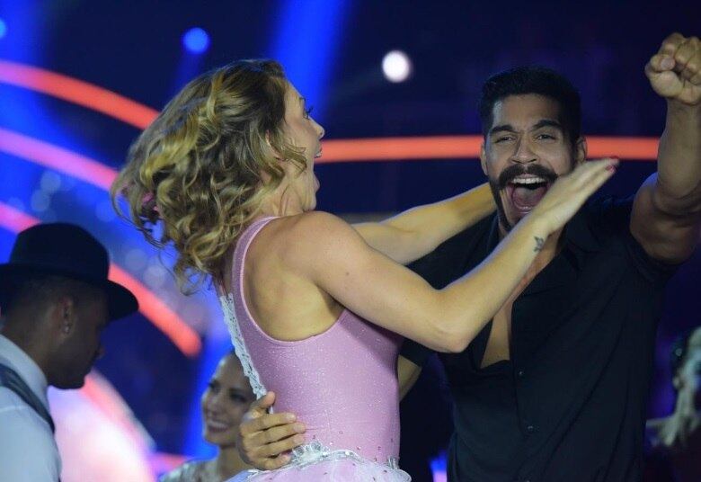 Apesar da forte concorrência, Sheila Mello e Marcelo foram os primeiros a ganhar a nota máxima dos jurados do Dancing Brasil
