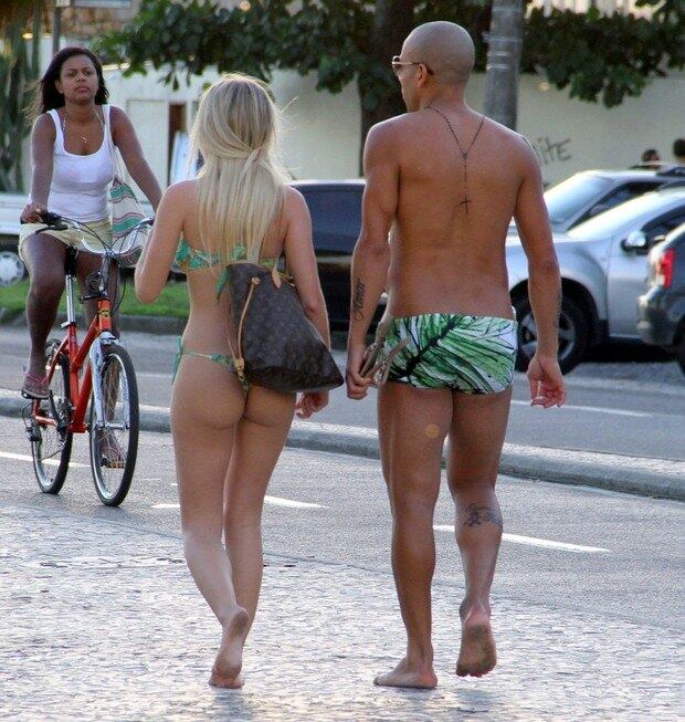 Andressa é a mesma mulher que o jogador foi visto andando por um shopping do Rio em abril deste ano e de quem ele negou à imprensa qualquer tipo de envolvimento