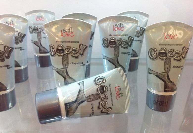 As leitoras e os leitores de 50 Tons de Cinza também podem levar para casa o gel inspirado no livro por R$ 11,70. Mas os visitantes devem ficar atentos, pois o evento é rigorosamente proibido para menores de 18 anos
