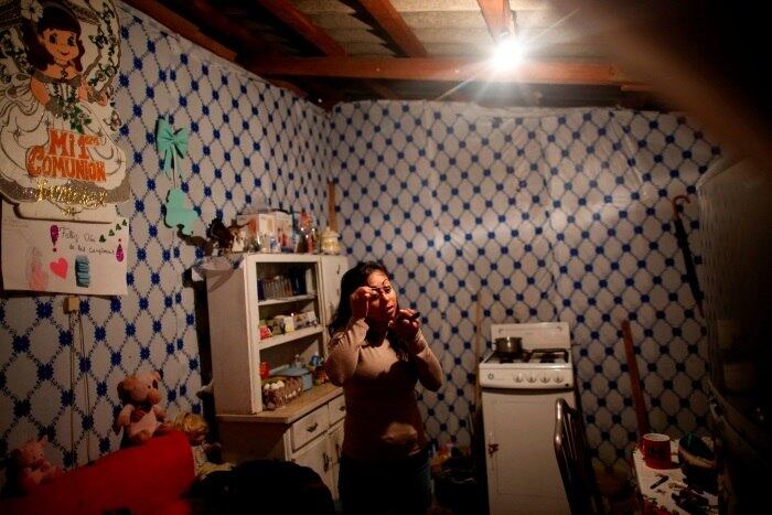 Após o terremoto de 1985, a Cidade do México teve sua energia elétrica cortada, com o abastecimento de água os sistemas de comunicação seriamente comprometidos. Diversas tubulações de gás explodiram, provocando incêndios e piorando a destruição. Citlali Sanchez, de 32 anos, perdeu tudo o que sua família tinha na tragédia — e hoje mora com a filha na favela No.3