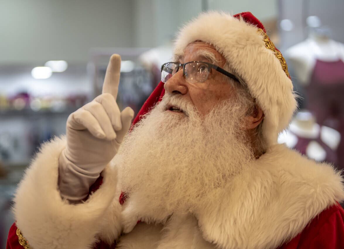 São Paulo, SP - 21.12.2023 - Compras de Natal - Movimentação de consumidores para últimas compras para comemorar o Natal no Shopping D, zona norte da Cidade. Foto Edu Garcia/R7