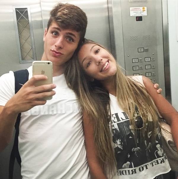 O jogador utiliza as redes sociais para fazer declarações e mostrar que é um cara romântico