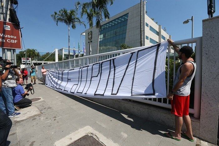 Paulo Autuori falou sobre os privilégios das Federações e pediu mais atenção da CBF aos clubes.

— A situação da CBF é muito clara, tem a ver com privilégios às federações. O mais importante nisso é que a CBF tem que trabalhar para o futebol brasileiro. Não é só seleção. São clubes