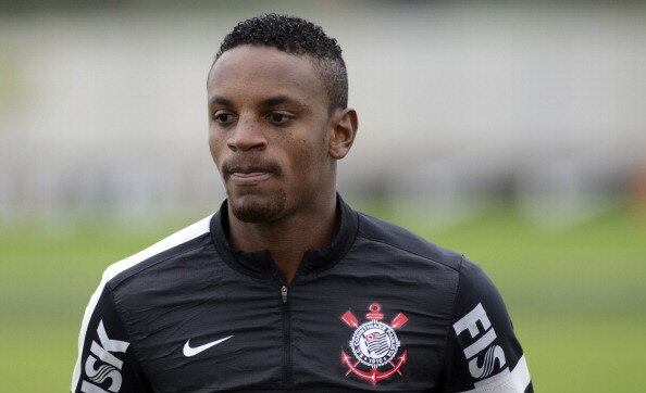 Zagueiro Cleber será apresentado amanhã no Santos
