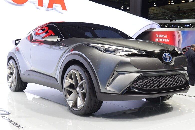 Os SUVs estão na crista da onda, e a Toyota mostrou em Frankfurt sua cartada para a categoria de compactos. O conceito C-HR apareceu em versão mais próxima das ruas e com estreia confirmada para março de 2016, no Salão de Genebra. Sua primeira aparição foi há um ano, no Salão de Paris, com design ainda distante da realidade.

Por ora, a japonesa não fala sobre a oferta do modelo no Brasil, mas o sucesso estrondoso do Honda HR-V, que estreou em março e já é líder de vendas em 2015, pode influenciar os próximos passos da montadora e levar a rivalidade Civic x Corolla à categoria