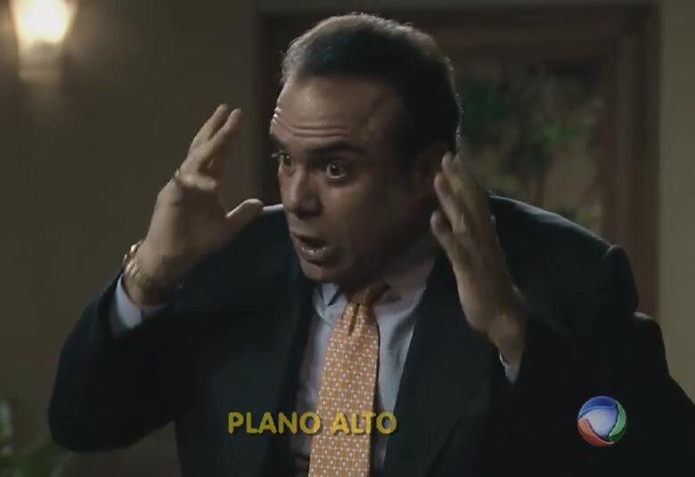 Papudo perde o controle e sufoca Renata, que
ameaça a carreira política do marido
+ Papudo perde o controle e sufoca Renata. Assista!
+ Plano Alto aposta em figurino sofisticado
+ Carla Diaz e Bernardo Falcone se divertem nos bastidores