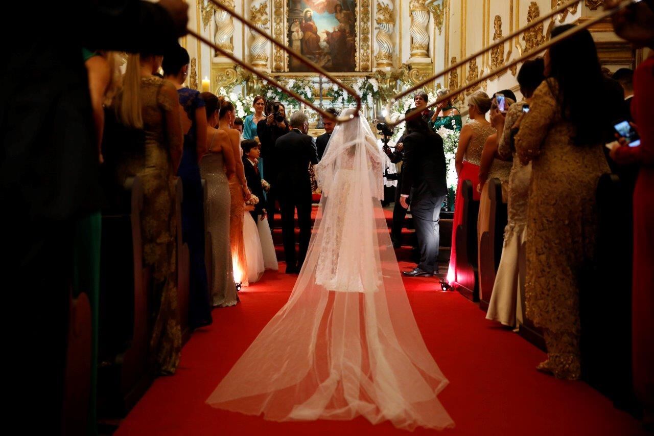 Do lado de fora, enquanto Preta se encaminhava para o altar, os fãs cantavam Sou Como Sou, sucesso de 2012 da cantora