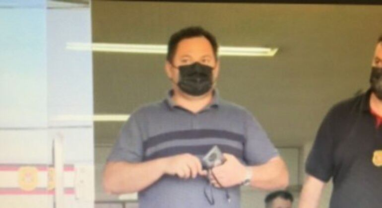 Alberto Alcolumbre deixa delegacia após depor sobre dinheiro em mala; valores ficaram retidos
