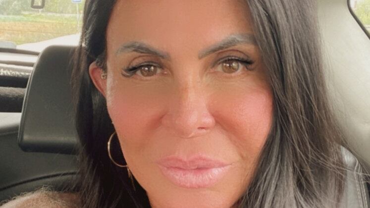 Gretchen leva susto ao descobrir que sua casa estava sendo alugada

Gretchen tomou um susto quando descobriu que a casa dela, em Belém (PA), estava sendo anunciada para alugar. Um homem que se identifica como Márcio dizia ser o proprietário da casa e publicou um falso anúncio com as fotos e o endereço da casa em uma plataforma na internet. A cantora descobriu e chegou a mandar um áudio para o golpista: "Por favor, retire o anúncio, porque senão eu vou mandar a polícia e vou te denunciar". A artista falou com o Balanço Geral e esclareceu: "É trambique, é golpe! A minha casa não está sendo alugada".
