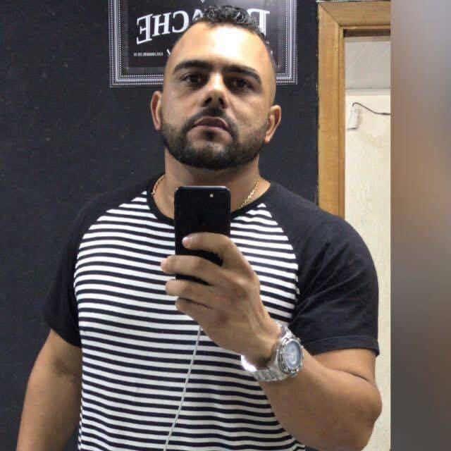 Alexandre foi abordado por criminosos quando saía de estacionamento