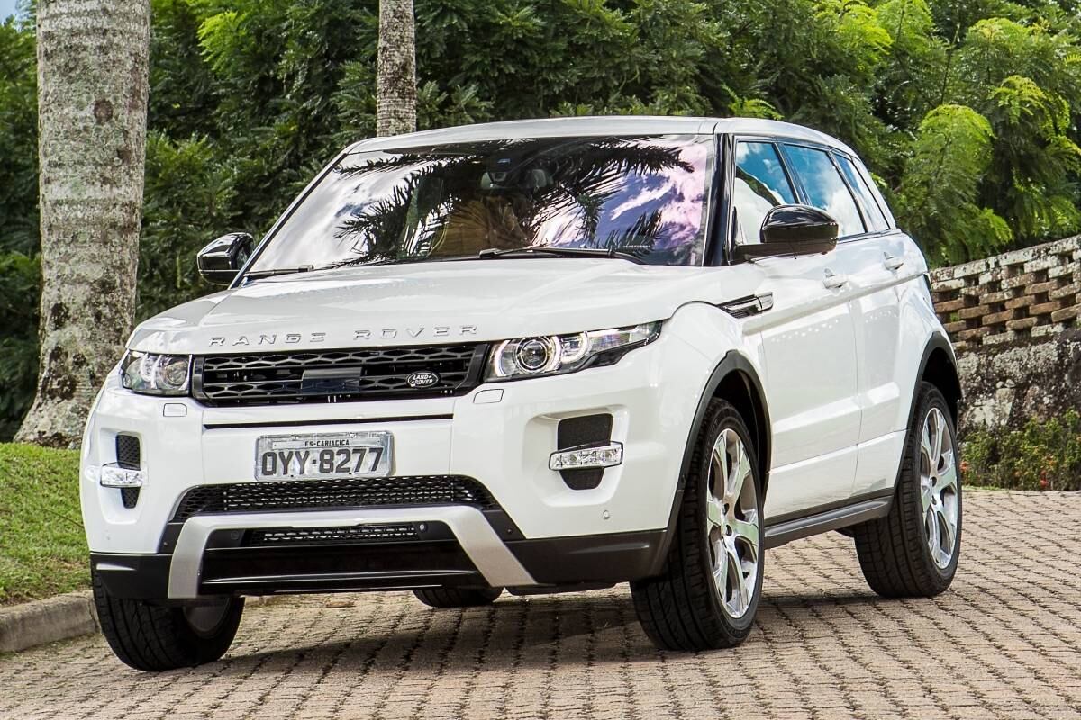 Lançado mundialmente em 2010, o Range Rover Evoque (o original, na foto) foi sucesso instantâneo de vendas