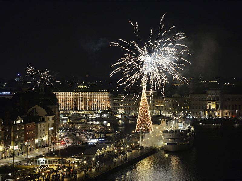 Estocolmo – R$ 333,96
Com uma diferença de preço de apenas R$ 0,80 em relação a
Miami, a capital e maior cidade da Suécia aparece como a terceira cidade mais
cara do mundo para ir à balada, segundo o UBS