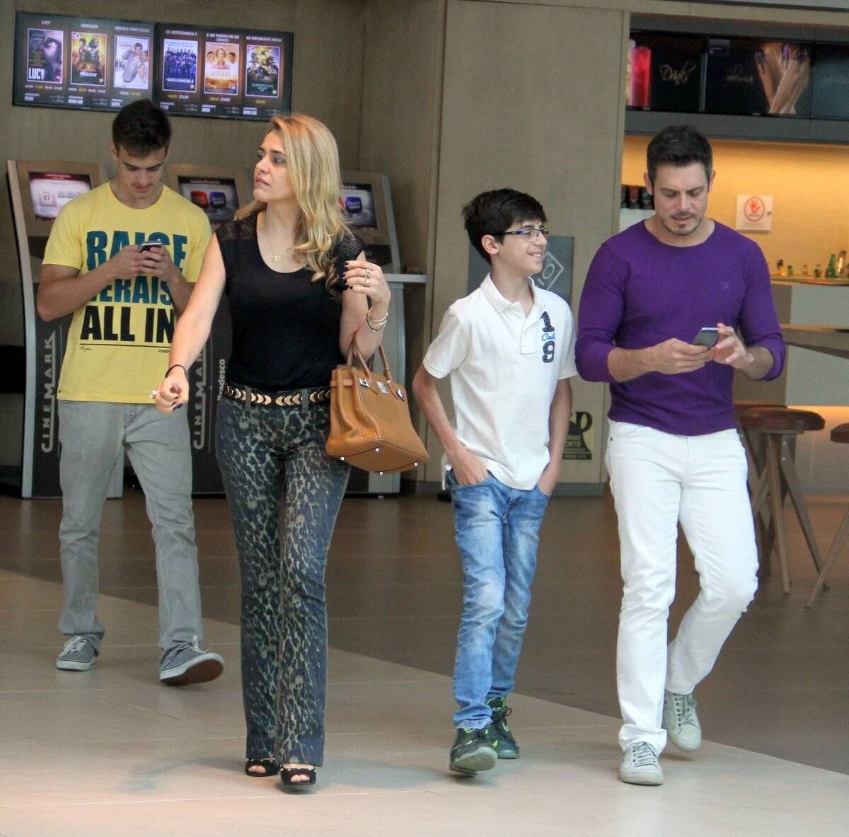 Baricelli reuniu os filhos Vicenzo e Vittorio e a mulher Andreia em um passeio de domingo