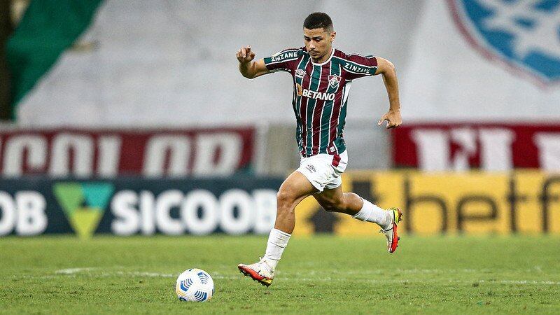 André - Volante de 20 anos que se destacou no Fluminense