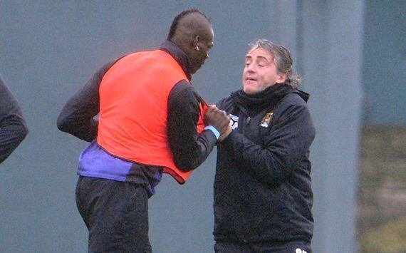 Balotelli troca de empurrões com Mancini em 2013. Vexame inesquecível