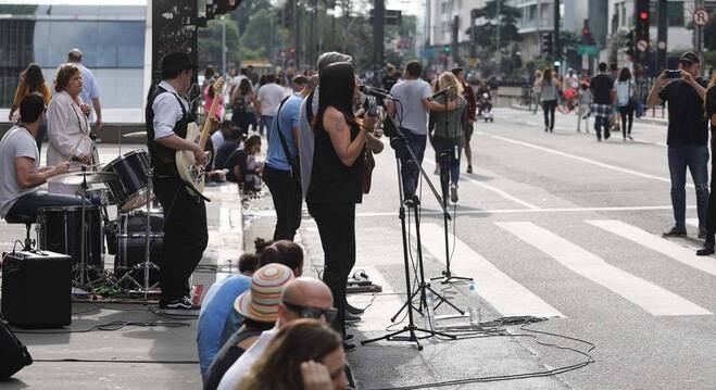 Show na Avenida Paulista durante a Virada Cultural