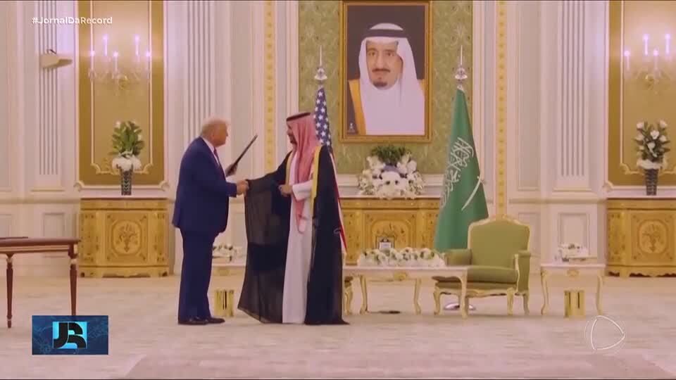 Trump anuncia o fim das sanções à Síria durante viagem à Arábia Saudita