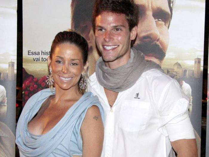 Danielle Winits

Ela teve um casamento-relâmpago de quatro meses com Jonatas Faro. Ele é 14 anos mais novo do que a atriz. Hoje em dia, ela namora Amaury Nunes, de 31 anos. Ela tem 40 anos
