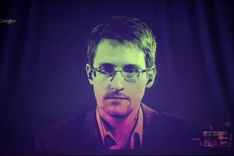 Edward Snowden conversa
com membros do Conselho da Europa em Estrasburgo, na França, por videoconferência,
durante audiência parlamentar para a proteção de delatores
