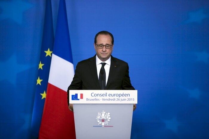 Presidente francês conversou com a imprensa pouco antes de deixar a Bélgica
