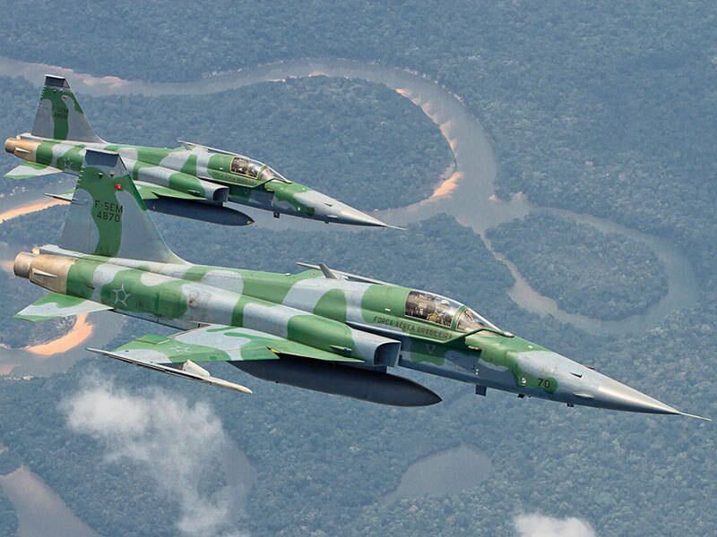 Aeronáutica — O órgão recebe as inscrições de dois concursos para a graduação de sargento até o dia 15 de abril. Candidatos precisam ter nível médio ou nível técnico. Ao todo, são 226 vagas, sendo 157 para o estágio de adaptação à graduação de sargento e 69 para estágio de adaptação à graduação de sargento( na modalidade especial). Veja outras informações no Banco de Concursos. Podem concorrer jovens de 17 a 24 anos até dia 31 de dezembro