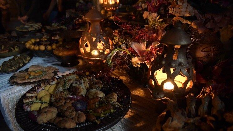 Sobre os assados, o diretor disse ter usado a mesma técnica dos pães, preparados de diversas maneiras e de forma rústica. "Todas as técnicas foram usadas da mesma forma que era feito na época"