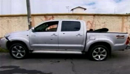 Veículo ficou com marcas de tiros