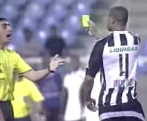 André Luis é um dos jogadores craques no assunto. Neste episódio o zagueiro chegou ao ponto de arrancar o cartão amarelo da mão do árbitro para aplicar o cartão ao próprio juiz da partida. Em outra ocasião, André foi preso dentro de campo por desacato aos políciais, quando foi expulso na partida contra o Náutico