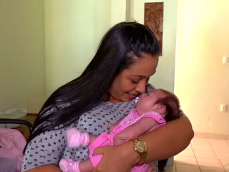 No início da gravidez, a advogada teve zika e os primeiros exames revelaram o diagnóstico: artrogripose, alteração nas articulações, e microcefalia. Mesmo diante da situação complicada, Raíssa não se cansa de declarar seu amor para o bebê: "Mamãe te ama, minha filha"