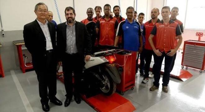 Executivos da Yamaha e SENAI no novo centro de treinamento