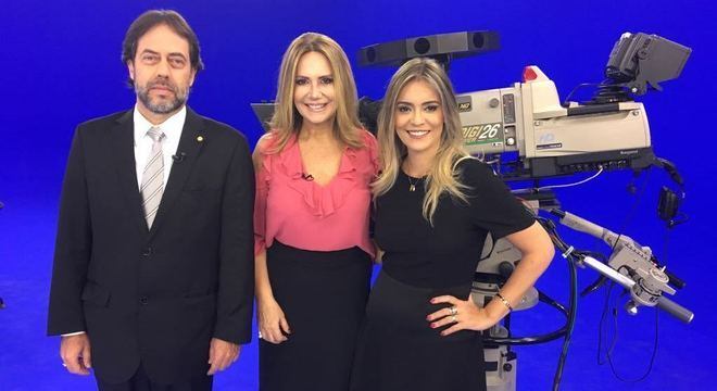 Vanessa Mateus (à direita) em visita à Record TV em agosto