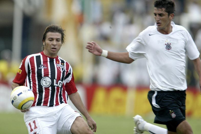 No massacre do São Paulo por 5 a 1 sobre o Corinthians em 2005, um velho conhecido da torcida corintiana se destacou naquela partida, Luizão. Na época jogador do Tricolor, o centroavante marcou dois gols naquele jogo e teve seu filme ainda mais queimado com a torcida corintiana