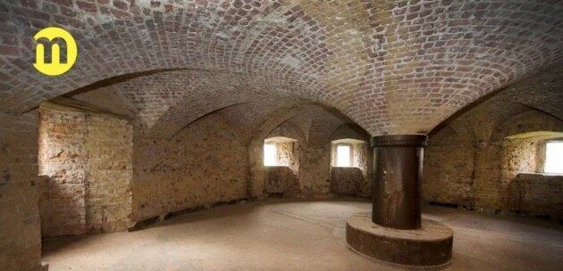 O castelo inclui 15 quartos, 10 banheiros, mas não tem aquecimento