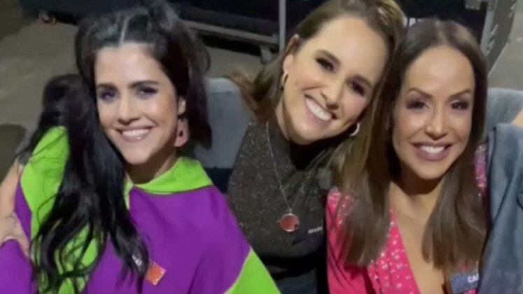 Por aqui rola até pausa para uma prosa com cafezinho. O trio Nat Guareschi, Carla Cristina e Mari Belém também separaram um momento para colocar o papo em dia e até comentar sobre os participantes da disputa.

Fique ligado, pois o Canta Comigo 5 vai ao ar aos domingos, às 18h, na tela da Record TV. Você também pode acompanhar todas as novidades no site oficial do reality musical!


