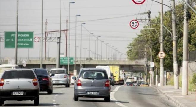 Pistas locais das marginais Pinheiros e Tietê tiveram sua velocidade reduzida para 50 km/h