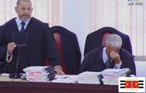 Wagner Garcia
começa a argumentar para provar inocência do réu