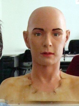 Ela foi criada em conjunto com a MIRA Labs, na Suíça. Incrível o realismo, não?