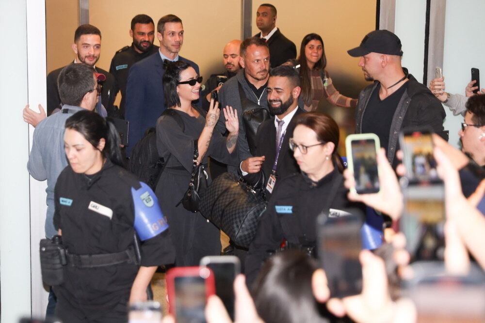 Demi tem demonstrado seu amor pelos brasileiros após lançar um dueto com Luísa Sonza, no qual canta em português