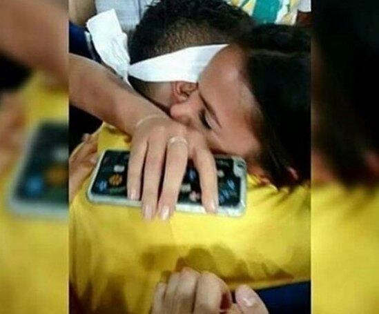 O reencontro dos dois gerou uma onda gigantesca de posts feita por fãs comentando sobre a volta do casal. A atriz Tatá Werneck, amiga de Marquezine, postou “Bruna! Volta pro Neymar pelo amor de Deus e me manda foto!"