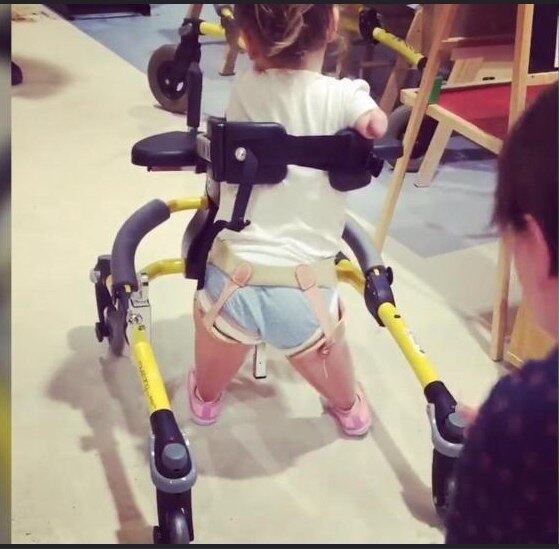 A doença, que nesse caso foi causada pela bactéria meningococo,
é uma inflamação nas membranas que revestem a medula espinhal