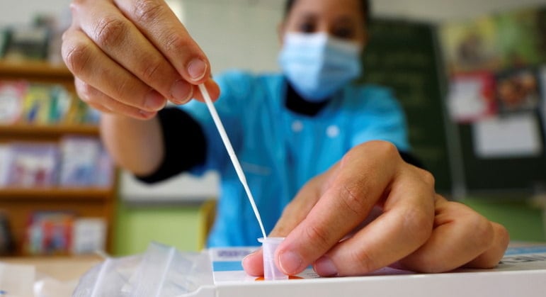 Apesar de criticados, testes rápidos de farmácia são mais acessíveis