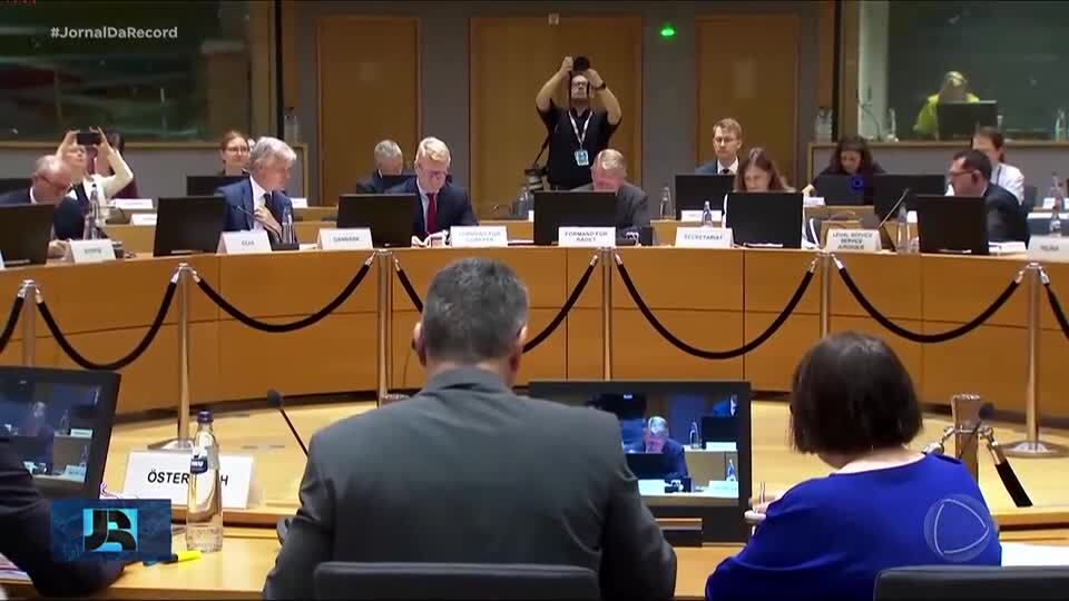 Representantes da UE se reúnem para tentar acordo e evitar as tarifas de 30% de Trump