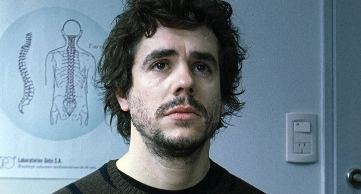 O ator argentino Javier Drolas é outro talento argentino que ficou conhecido no Brasil pelo filme Medianeras. Ele também esteve no elenco de O Mural. Ele ainda participou da série da MTV Brasil A Menina sem Qualidades, dirigida por Felipe Hirsch
