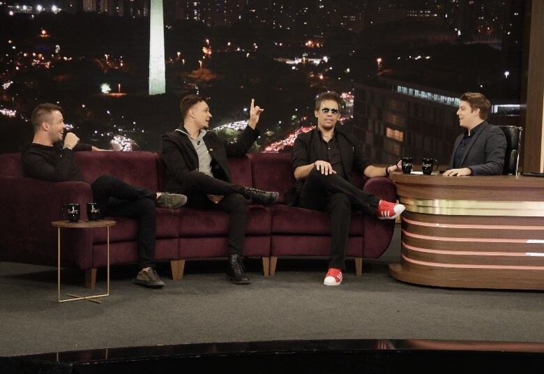 Na saída de um show, Leandro fala que chegou a ter a roupa arrancada
• VÍDEO: KLB relembra histórias hilárias da carreira