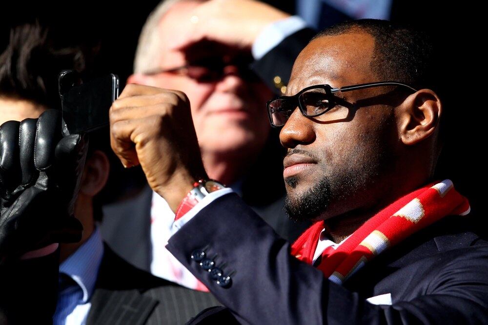 Um dos sócios atuais dos Reds, como é conhecido o Liverpool, é a
estrela de basquete LeBron James