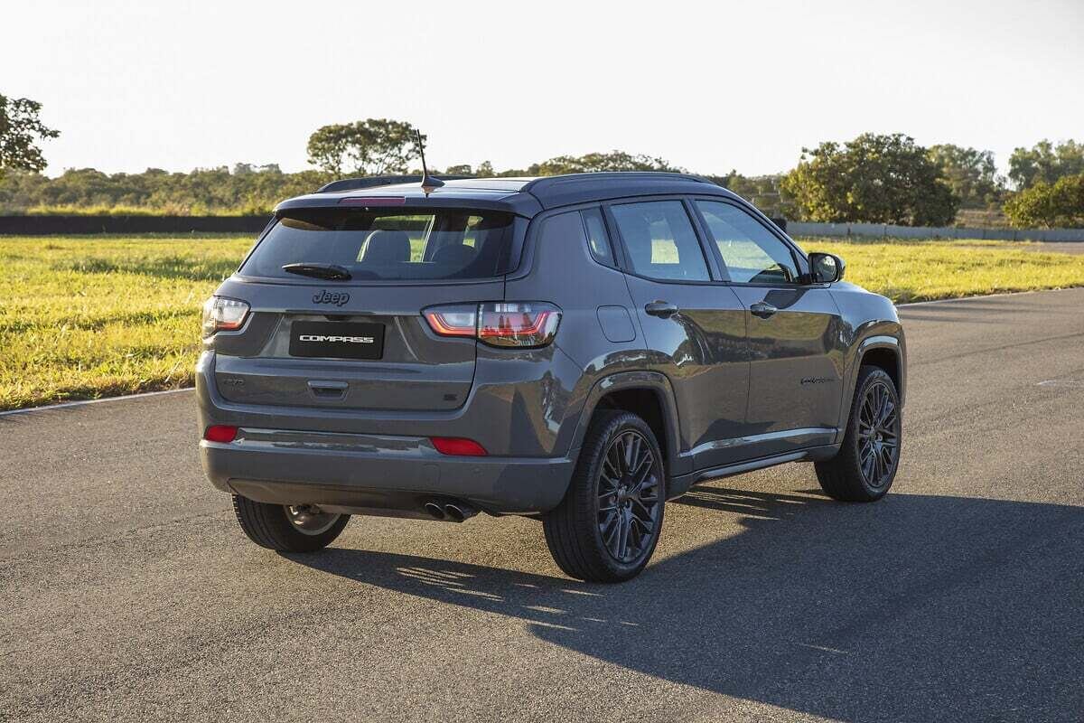 9º - Jeep Compass

Entre os queridinhos SUVs, o automóvel também ganhou espaço ao ser adquirido por 30.350 consumidores neste ano. Em 2022, foram 63.564 vendas