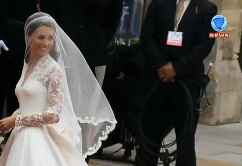 

Em 350 anos, Kate Middleton é a primeira plebeia a se casar
com um príncipe  na Inglaterra



+ Contar piada e falar mal de sogra está fora de moda

+ Já curtiu a página da Record News no Facebook? É só clicar!

+ Siga a Record News no Twitter e receba todas as notícias do programa
